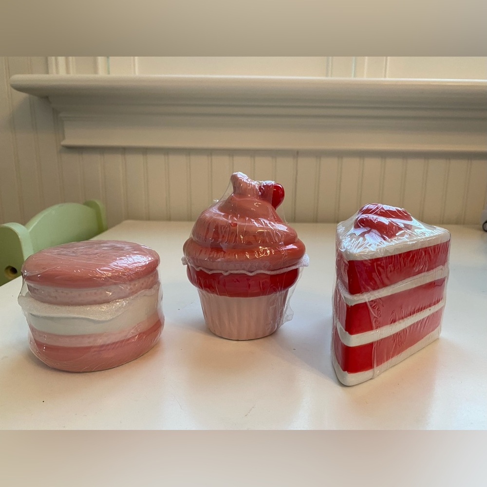 NWT Target Bullseye Valentines Trinket Dishes. cupcake, macaron, slice cake.
